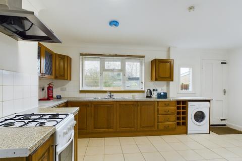 4 bedroom semi-detached house to rent - Ramsden Square