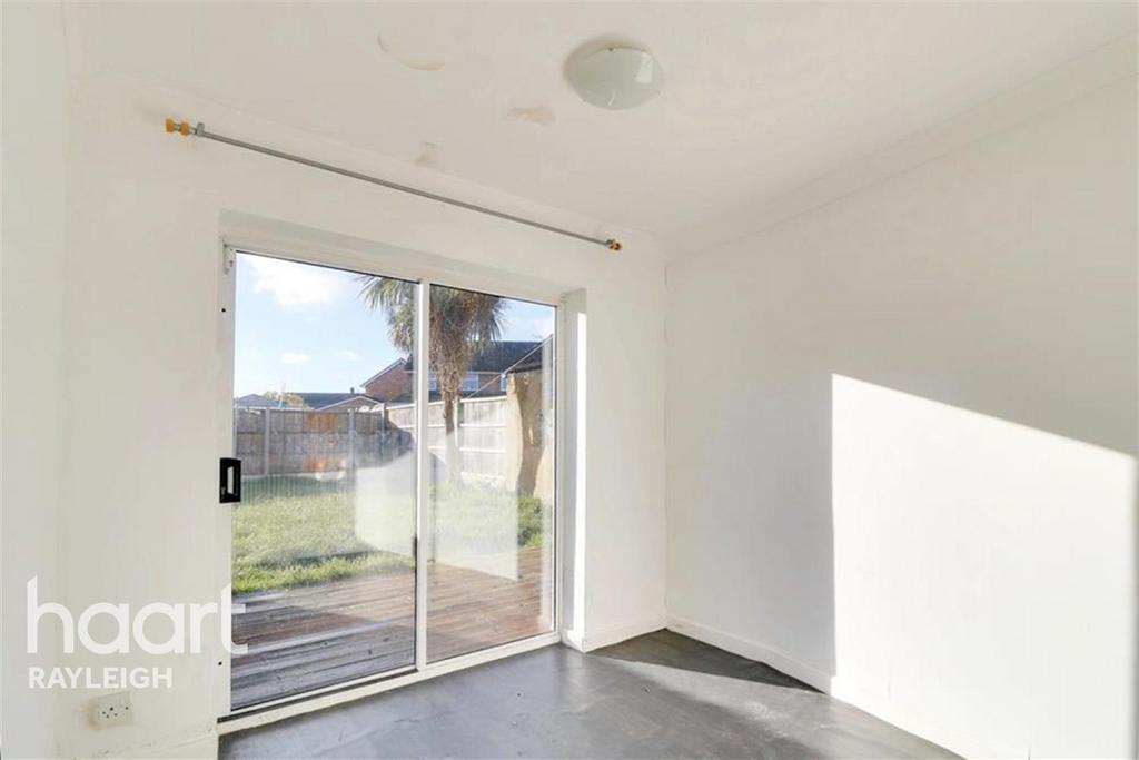 Southcote Row, Basildon 4 bed terraced house £1,700 pcm (£392 pw)