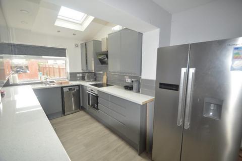 6 bedroom house to rent, Newport View, Leeds LS6
