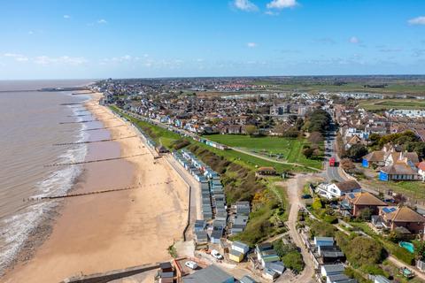 4 bedroom detached house for sale, Walton on the Naze