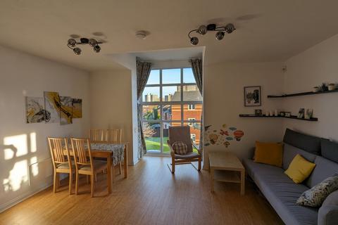 2 bedroom flat to rent, Linen Court, Salford, Lancashire, M3