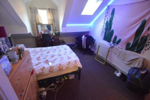 5 bedroom house to rent, Hessle View, Leeds LS6