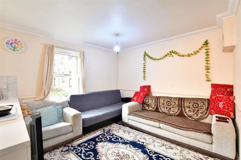 1 bedroom ground floor flat for sale, Vicarage Lane, London