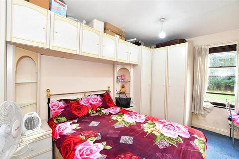 1 bedroom ground floor flat for sale, Vicarage Lane, London