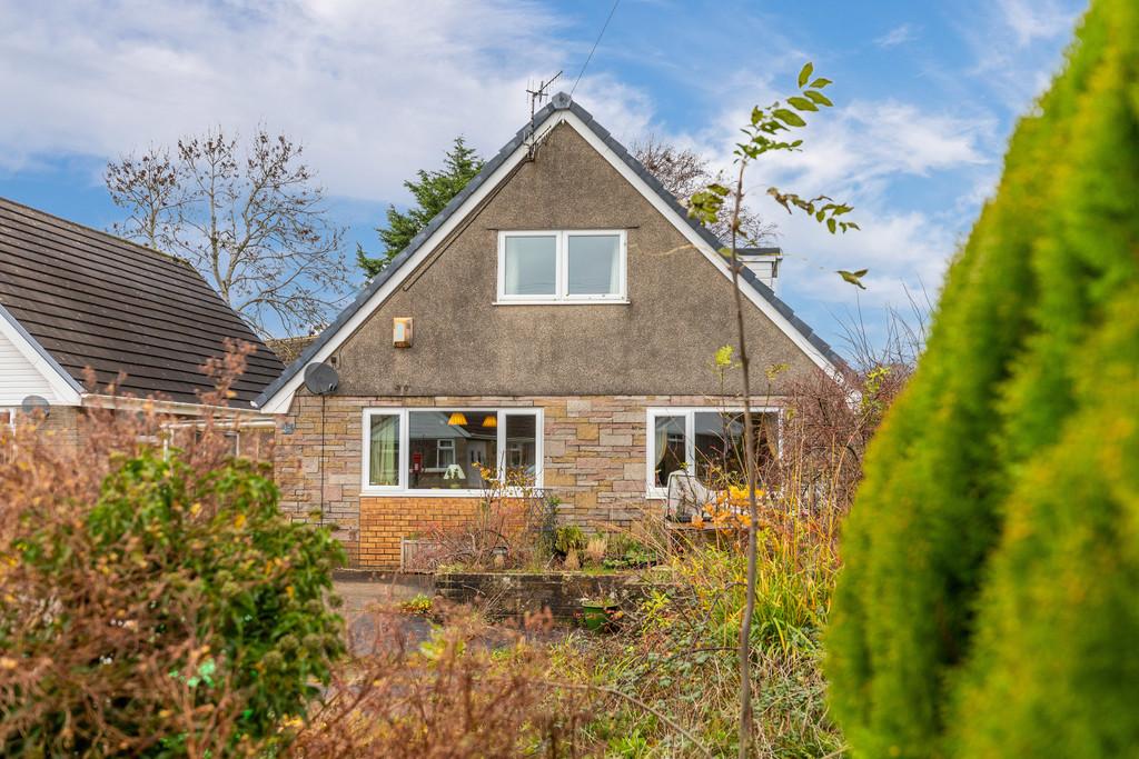 12 Crag Bank Road, Carnforth, Lancashire, LA5 9EG 3 bed detached