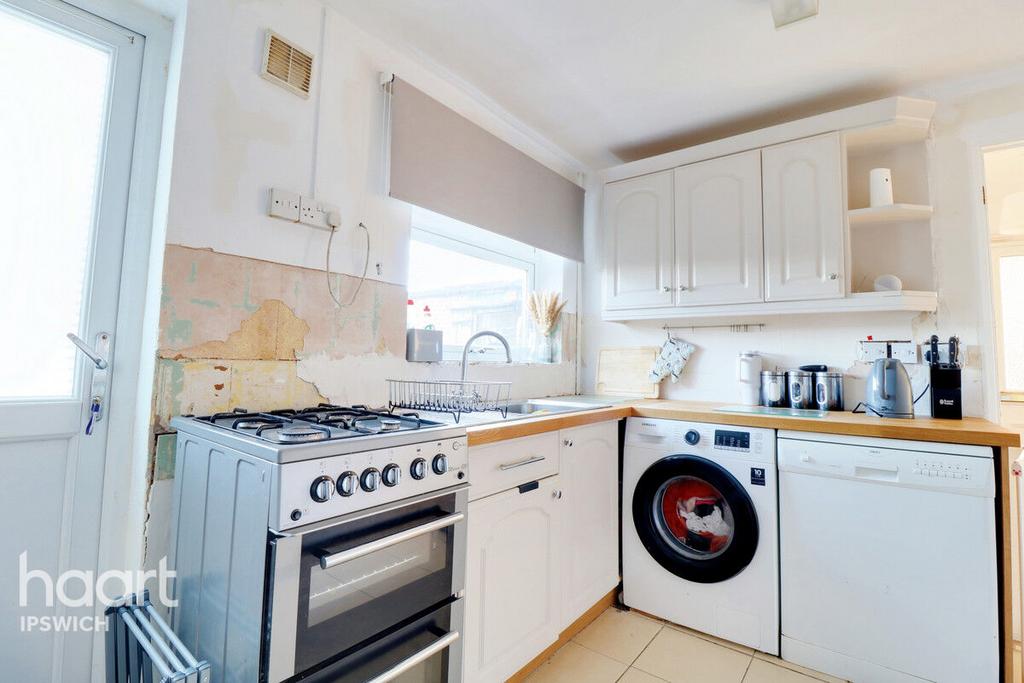 Sheldrake Drive, Ipswich 3 bed end of terrace house for sale £220,000