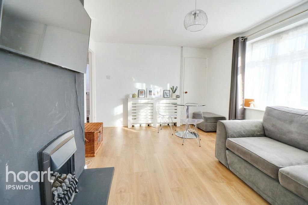 Sheldrake Drive, Ipswich 3 bed end of terrace house for sale £210,000
