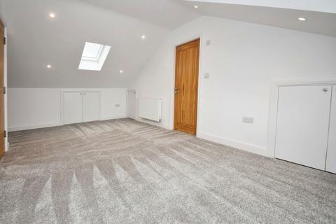 6 Brambleside, Denholme, Bradford, BD13 4DG