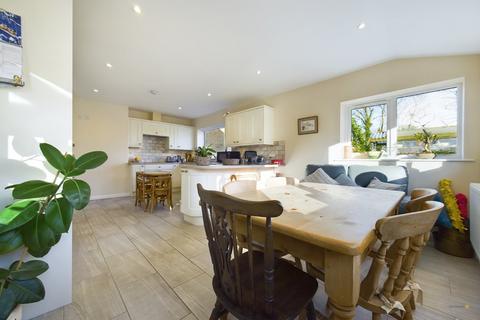 Holmlea Town Head, Alton, Stoke-on-trent, ST10 4AW