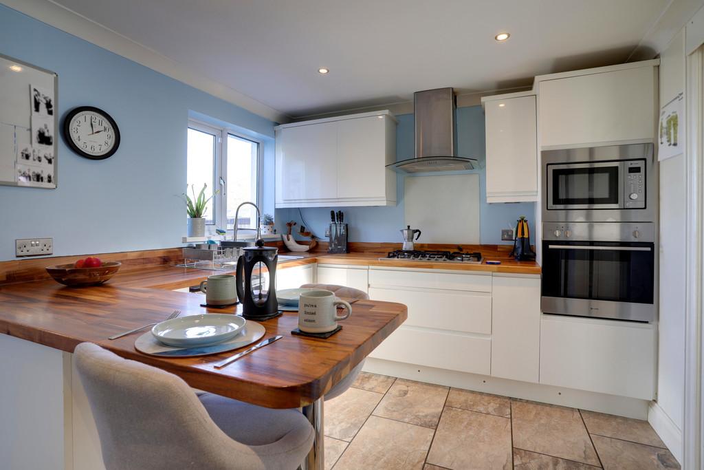 Queensway, Newton Abbot 3 bed terraced house for sale £240,000