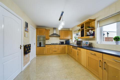 5 bedroom detached house for sale, Cherry Close, Mickleover