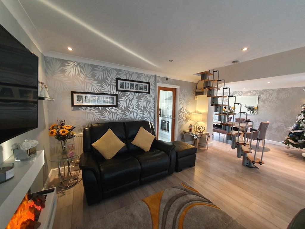 Lockerbie Close, Cinnamon Brow, Warrington 3 bed semidetached house