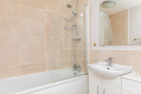Flat 2, Elm Court Elm Road, Winchester, SO22 5BA
