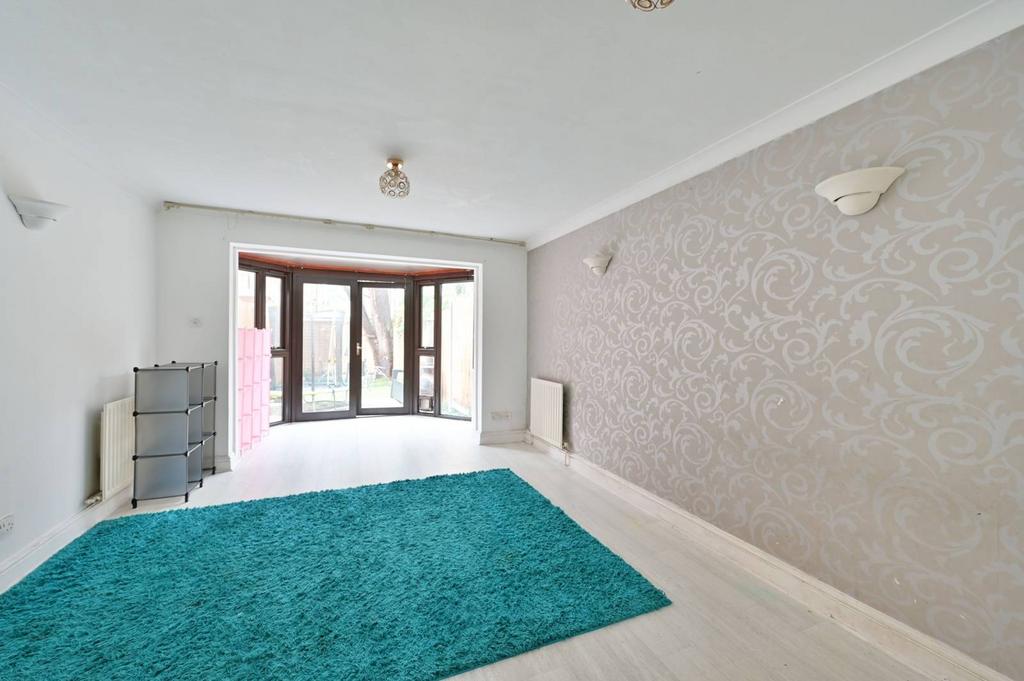 Henfield Road, Wimbledon, London, SW19 3 bed terraced house to rent £2,695 pcm (£622 pw)