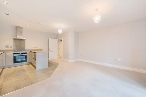 2 bedroom apartment to rent, Woodcote Valley Road, West Purley