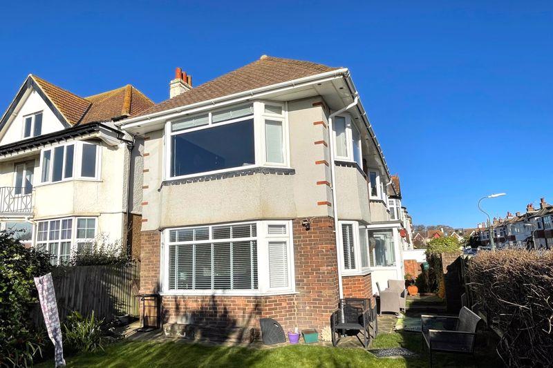 Tennis Road, Hove 2 bed apartment £1,800 pcm (£415 pw)