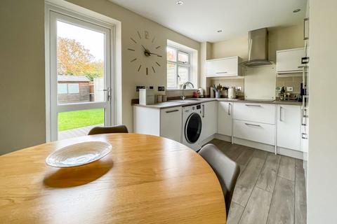 27 Ardingly Crescent, Hedge End, Southampton, SO30 2TE