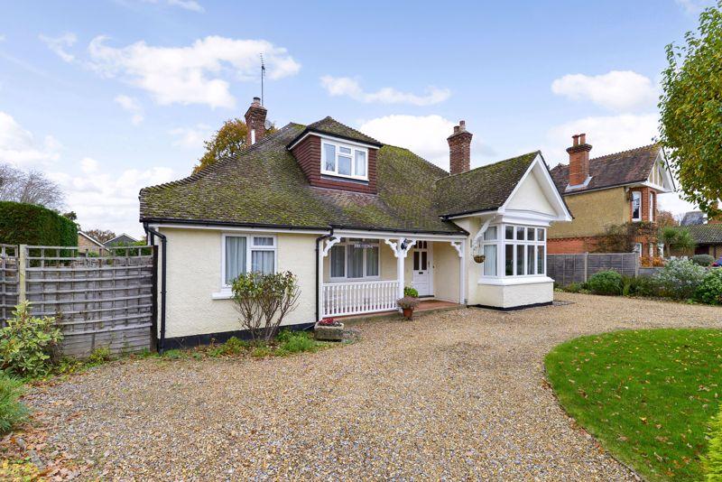 Avenue Road, Cranleigh 3 bed detached house for sale £925,000