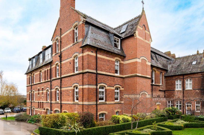 Frome Court, Bartestree, Hereford, HR1 4DX 3 bed character property to