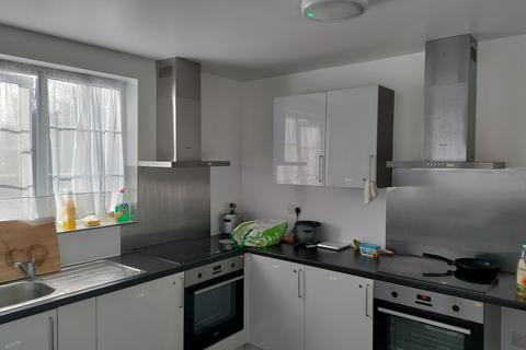 1 bedroom in a flat share to rent, Grendon Gardens, Wembley HA9