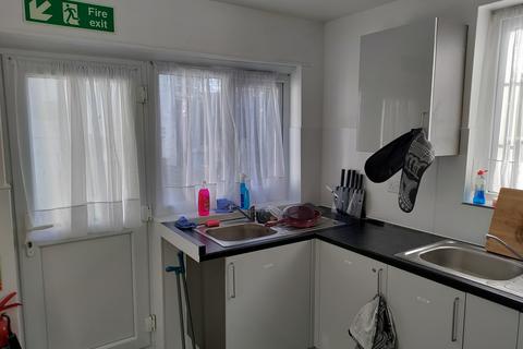 1 bedroom in a flat share to rent, Grendon Gardens, Wembley HA9