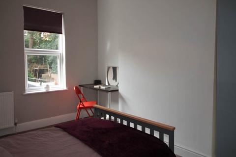 4 bedroom house share to rent - Macklin Street, Derby,