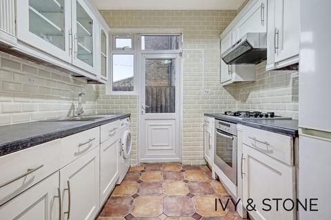 2 bedroom apartment for sale - Palmerston Road, London