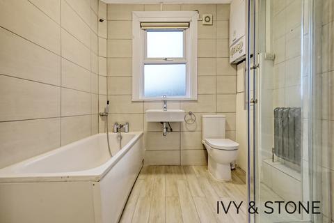 2 bedroom apartment for sale - Palmerston Road, London