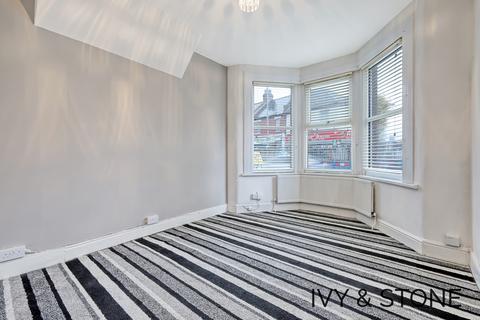 2 bedroom apartment for sale - Palmerston Road, London