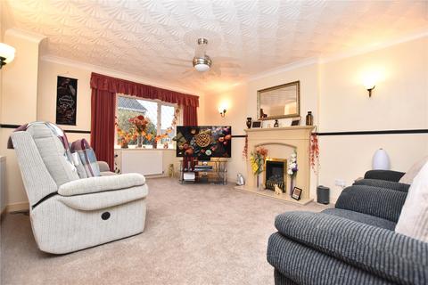4 bedroom detached house for sale - Turner Close, Tingley, Wakefield