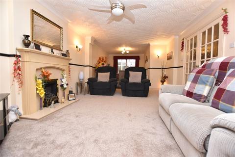 4 bedroom detached house for sale - Turner Close, Tingley, Wakefield