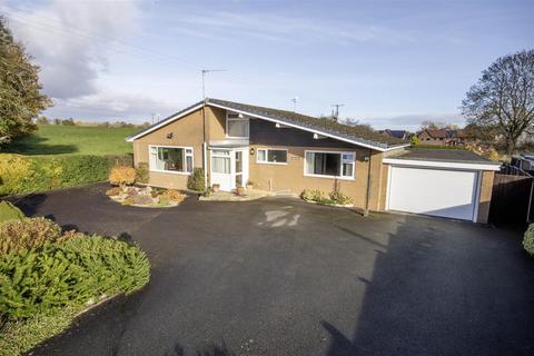 3 bedroom detached bungalow for sale - North Drive, Park Hall, Oswestry