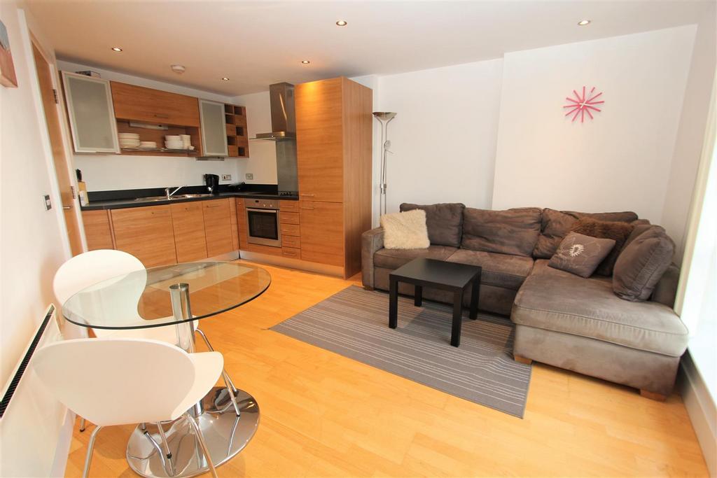 Clarence House, Leeds Dock 1 bed flat to rent £900 pcm (£208 pw)