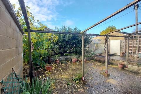 18 Greenhill, Neston, Corsham, SN13 9RN