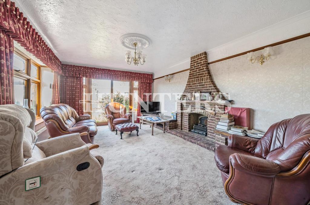 Suttons Lane, Hornchurch 2 bed detached bungalow for sale £500,000