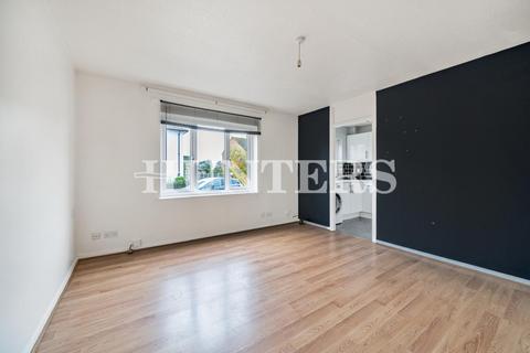 2 bedroom flat for sale, Gidea Close, South Ockendon