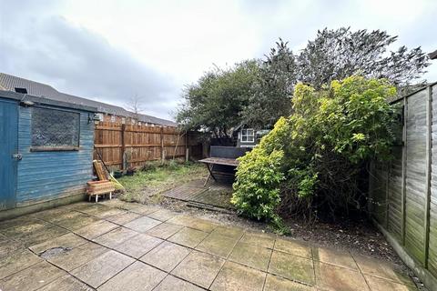 2 bedroom semi-detached house for sale - Roman Road, Abbeymead, Gloucester