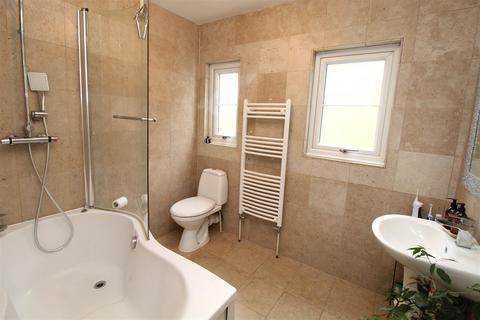 64 Hatfield Road, Potters Bar, EN6 1HT
