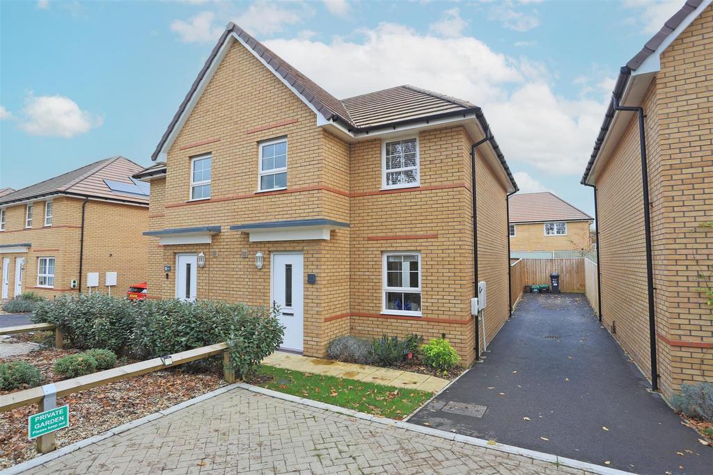 Coat Mead, Martock 3 bed semidetached house £275,000