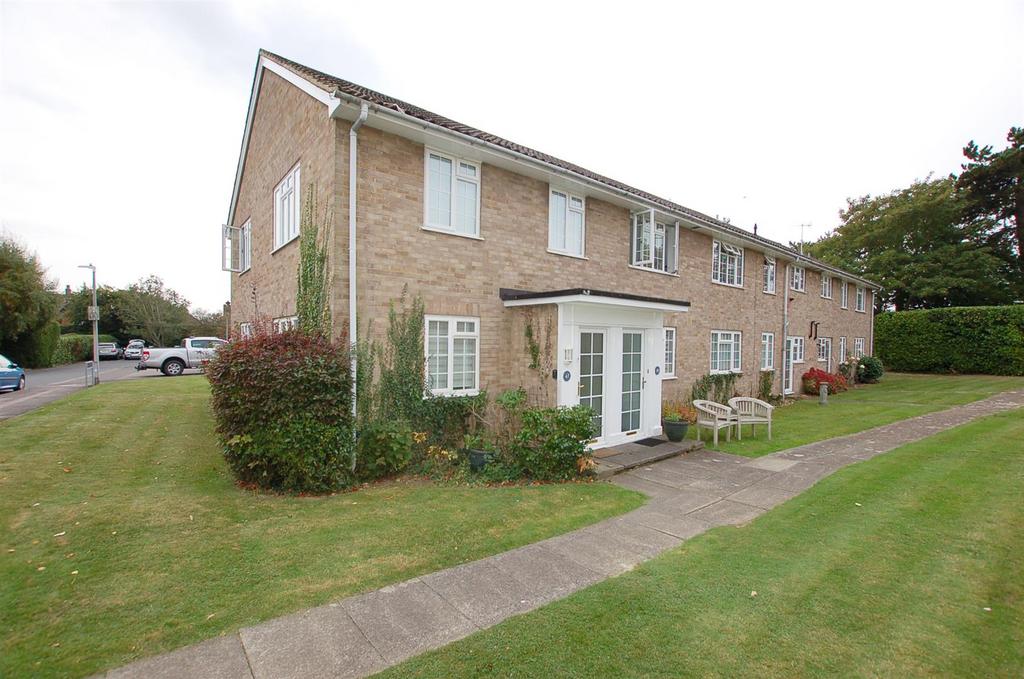 Chiltern Way, Tonbridge 2 bed flat for sale £350,000