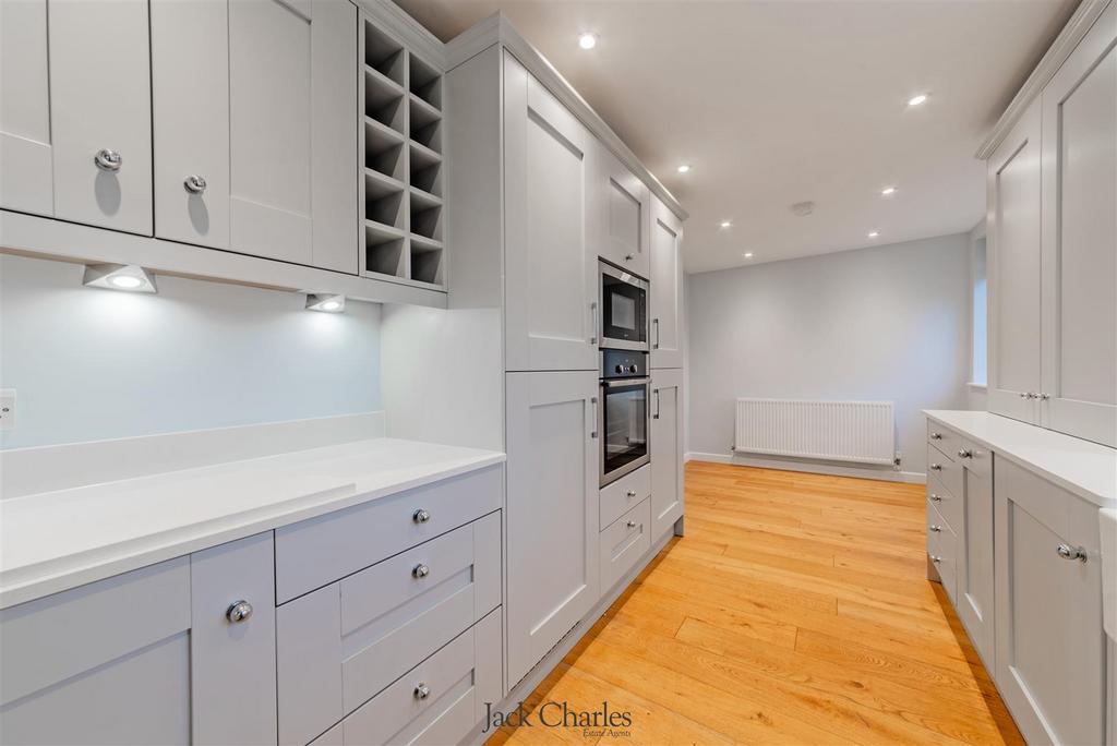 Chiltern Way, Tonbridge 2 bed flat for sale £350,000