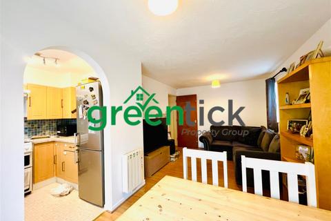 2 bedroom flat to rent - Medesenge Way, London