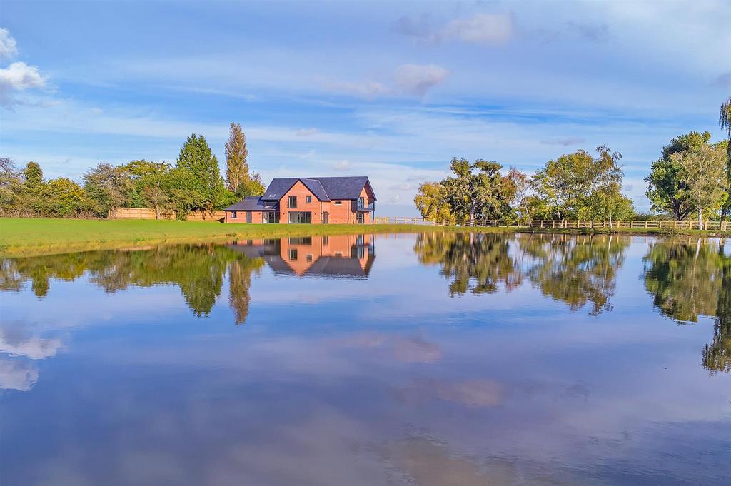The Lakes, Hardings Lane, Fryerning 4 bed detached house for sale £