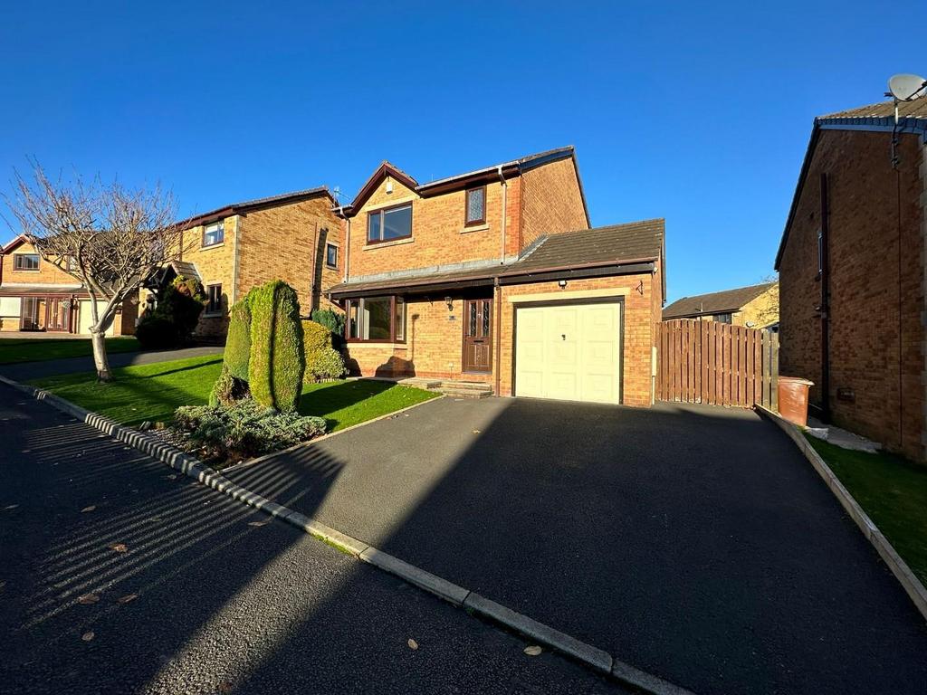 Lindisfarne Close, Burnley 3 bed detached house £1,150 pcm (£265 pw)