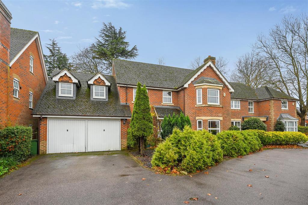 Kenny Drive, Carshalton Beeches SM5 5 bed detached house for sale £