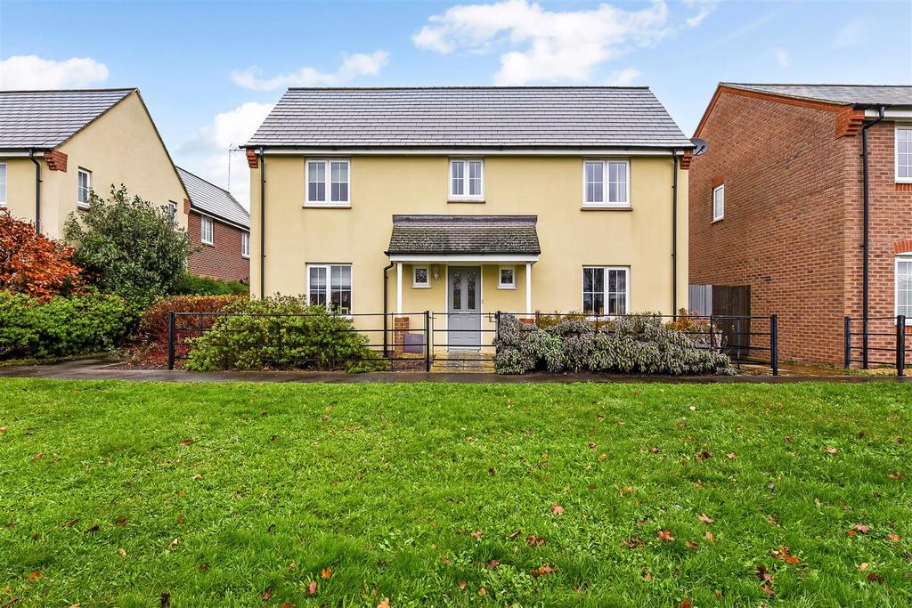 Hedgerow Walk, Andover 4 bed detached house for sale £490,000
