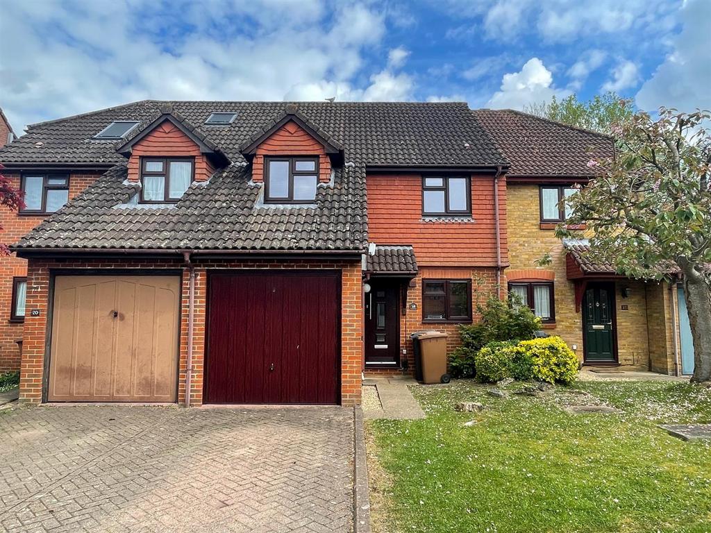 Brackenbury, Andover 3 bed terraced house £1,200 pcm (£277 pw)