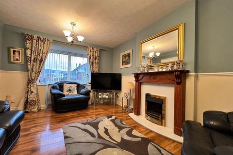 3 bedroom semi-detached house for sale - Green Howards Drive, Scarborough