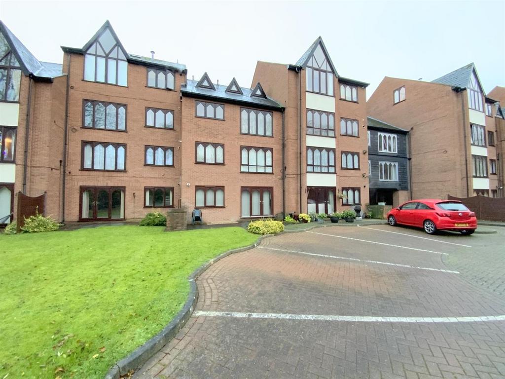 Grosvenor Crescent, Grimsby 2 bed flat for sale £110,000