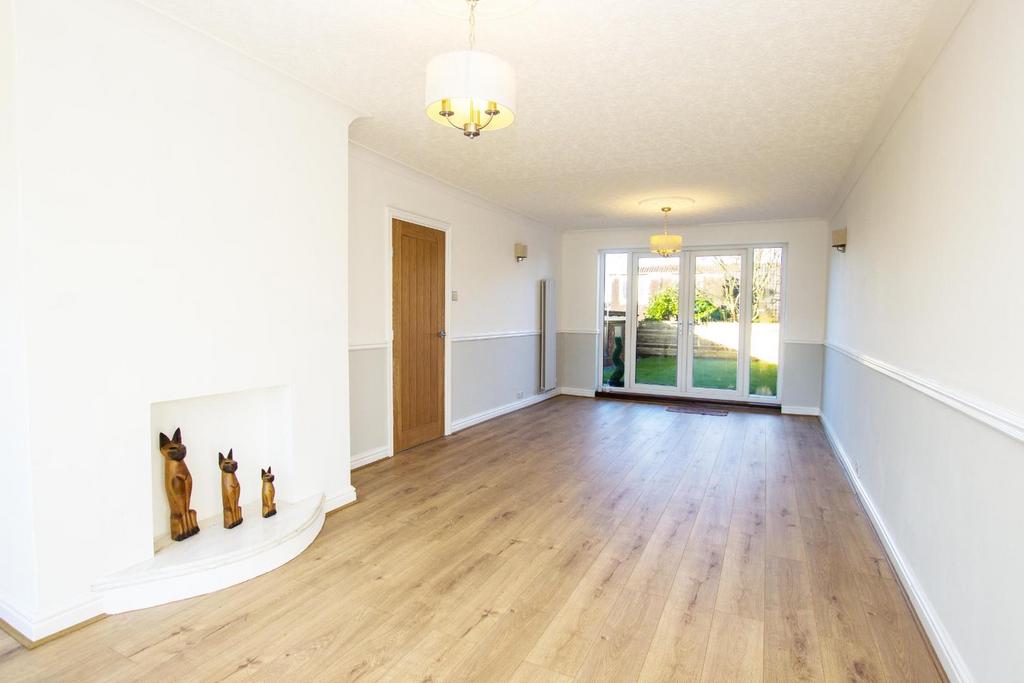 Pole Lane, Darwen, BB3 3LD 2 bed semidetached house for sale £200,000